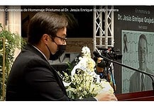 Ni los homenajes ni los reflectores al doc Grajeda