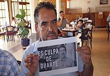 DESENTUERTOS: LE DAN CON LÁTIGO DEL DESPRECIO