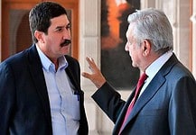 DESENTUERTOS: ASUSTA AMLO A CORRAL CON PETATE DEL MUERTO